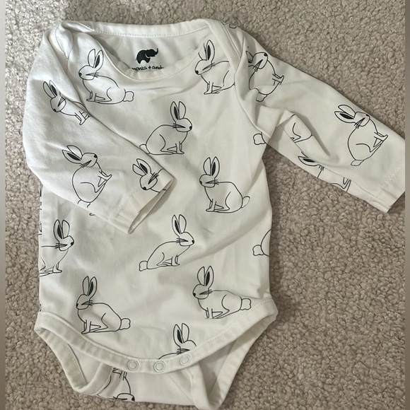 Monica and Andy baby clothes - Picture 1 of 2